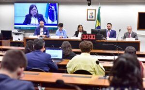 Câmara debate a situação dos pós-graduandos no Brasil