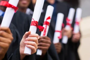 Diploma impresso do ensino superior não será mais válido; entenda