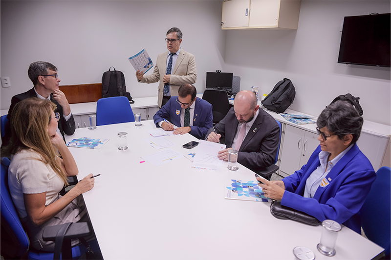 013 Reuniao ABRUC MEC